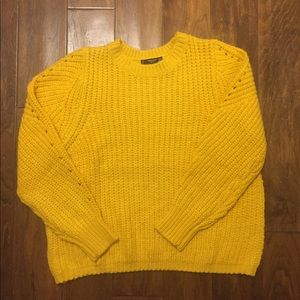 Yellow sweater NWOT